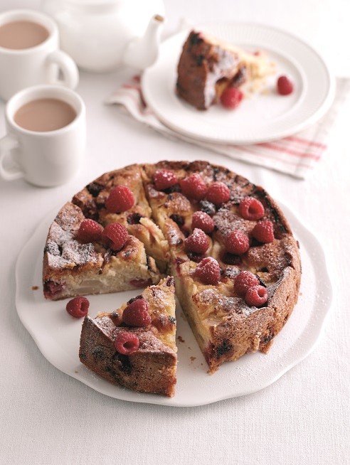 Pear and raspberry cake