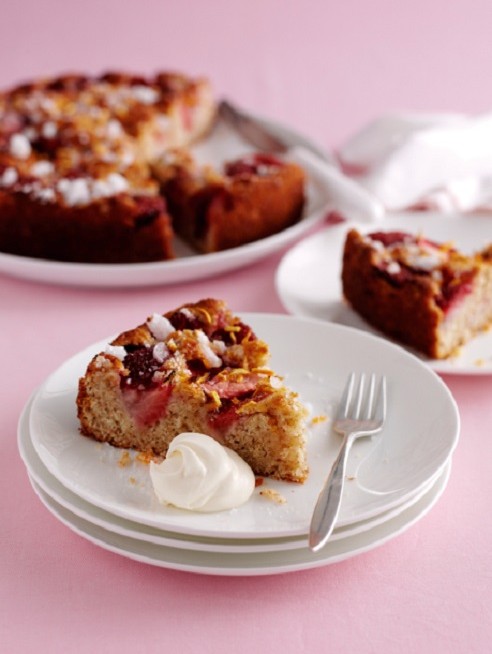 Strawberry and yoghurt cake