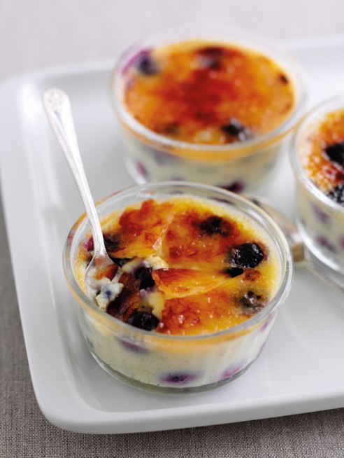 Blueberry crème brûlées