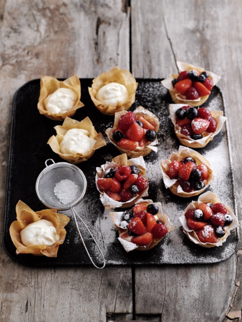 Mini summer berry nests