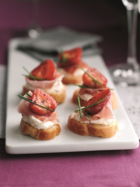 Balsamic strawberry and parma ham crostinis